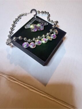 Source Unknown Iridescent Crystal Silver-Tone Necklace and Earrings Set